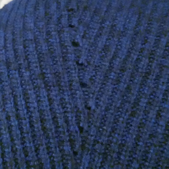 Women's V Neck Sweater, Size M - Picture 4 of 4